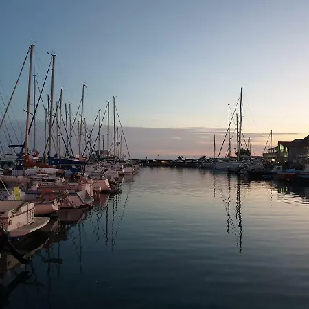 Apartment De Standing La Pecherie Spacieux T3 Comme Un Cocon Familial Vue Et Sur L'avant Port Sur Le Bout Du Bout De Cap D'agde Seule Cap En Occitanie