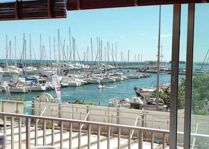 Résidence De Standing La Pêcherie Spacieux T3 Comme Un Cocon Familial Vue Et Sur L'avant Port Sur Le Bout Du Bout De Cap D'agde Seule Cap En Occitanie