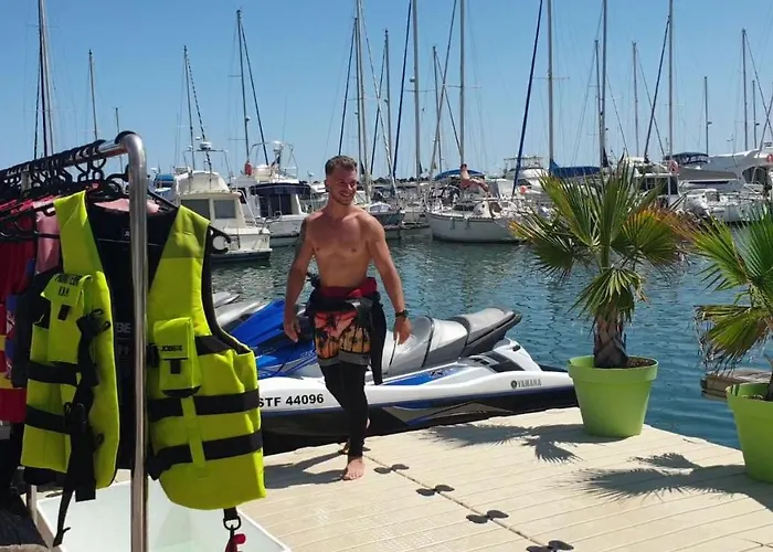Résidence De Standing La Pêcherie Spacieux T3 Comme Un Cocon Familial Vue Et Sur L'avant Port Sur Le Bout Du Bout De Cap D'agde Seule Cap En Occitanie Agde