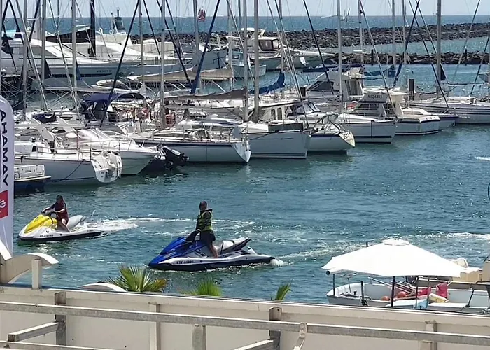 Résidence De Standing La Pêcherie Spacieux T3 Comme Un Cocon Familial Vue Et Sur L'avant Port Sur Le Bout Du Bout De Cap D'agde Seule Cap En Occitanie * Agde