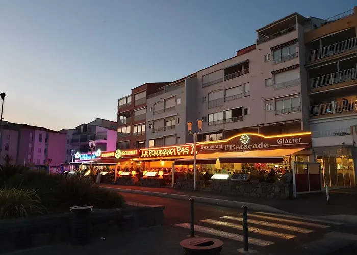 Résidence De Standing La Pêcherie Spacieux T3 Comme Un Cocon Familial Vue Et Sur L'avant Port Sur Le Bout Du Bout De Cap D'agde Seule Cap En Occitanie *