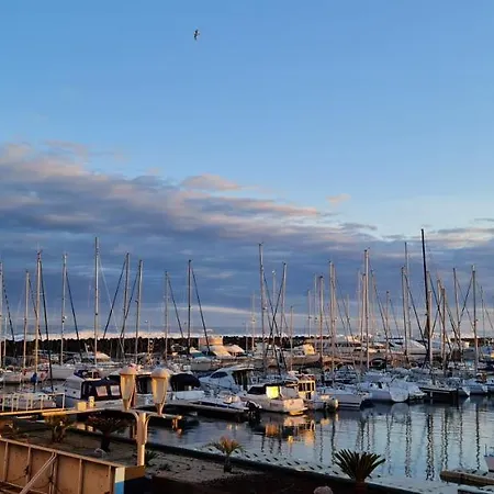 De Standing La Pecherie Spacieux T3 Comme Un Cocon Familial Vue Et Sur L'avant Port Sur Le Bout Du Bout De Cap D'agde Seule Cap En Occitanie *