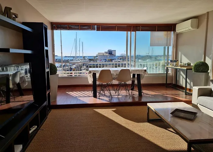 아파트 De Standing La Pecherie Spacieux T3 Comme Un Cocon Familial Vue Et Sur L'avant Port Sur Le Bout Du Bout De Cap D'agde Seule Cap En Occitanie *