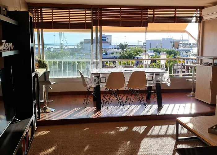 아파트 De Standing La Pecherie Spacieux T3 Comme Un Cocon Familial Vue Et Sur L'avant Port Sur Le Bout Du Bout De Cap D'agde Seule Cap En Occitanie *