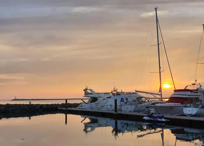 De Standing La Pecherie Spacieux T3 Comme Un Cocon Familial Vue Et Sur L'avant Port Sur Le Bout Du Bout De Cap D'agde Seule Cap En Occitanie アパート アグド